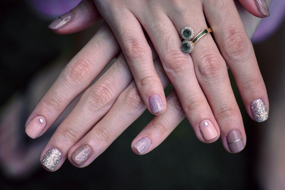 Beautiful almond nail shapes for wider hands